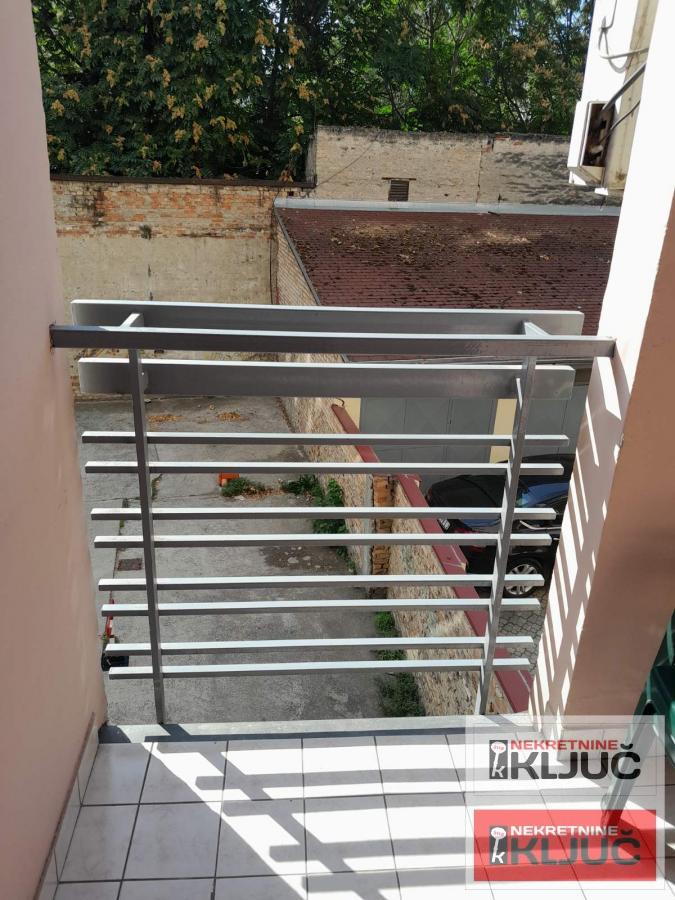 BULEVAR-USELJIV JEDNOSOBAN STAN 9