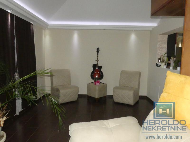 Lux stan sa galerijom, Akva park 11