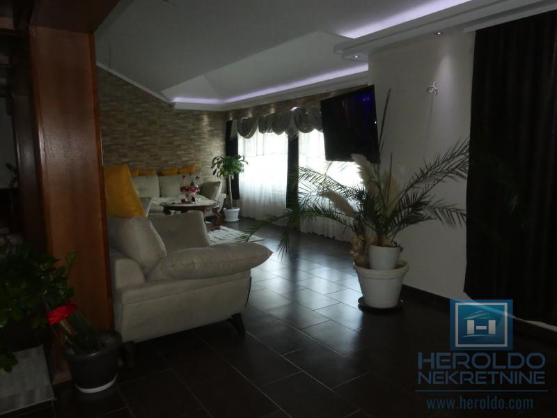 Lux stan sa galerijom, Akva park 12