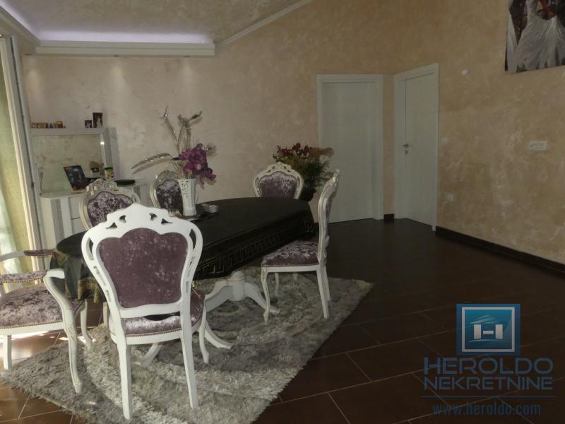 Lux stan sa galerijom, Akva park 20