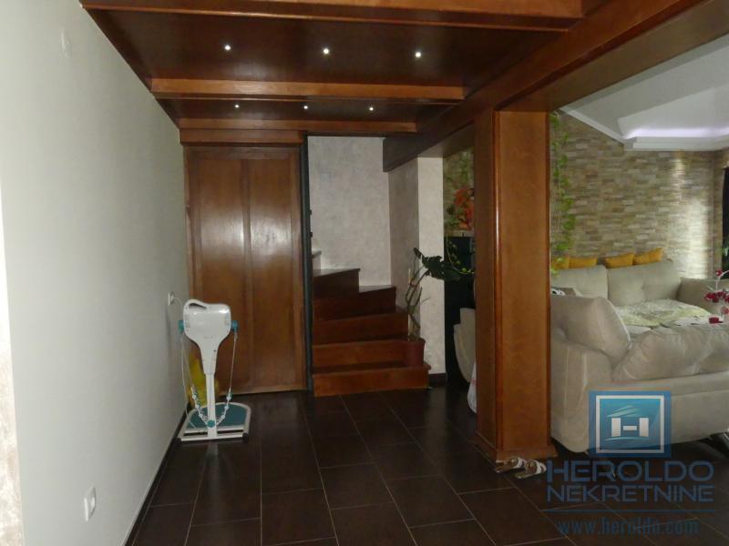 Lux stan sa galerijom, Akva park 21