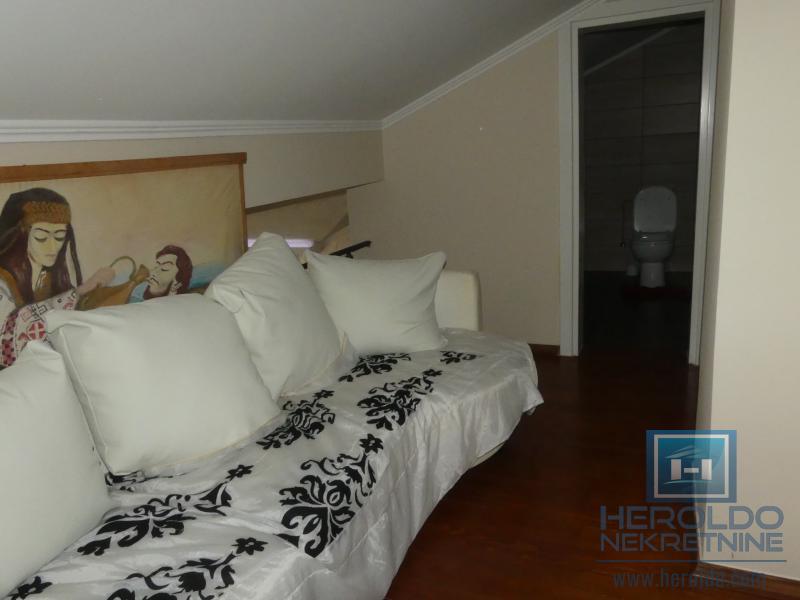 Lux stan sa galerijom, Akva park 26