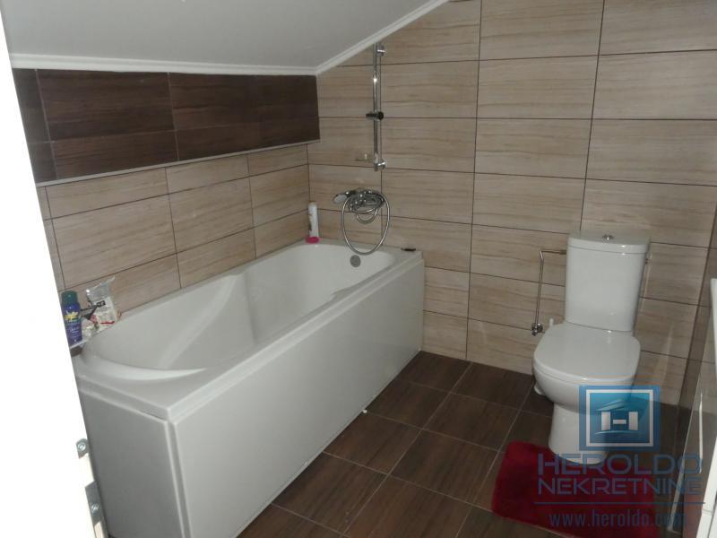 Lux stan sa galerijom, Akva park 27