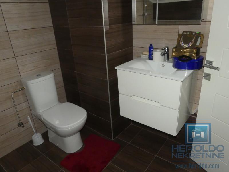 Lux stan sa galerijom, Akva park 28