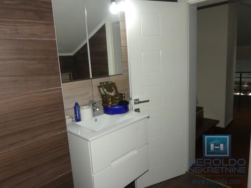 Lux stan sa galerijom, Akva park 29