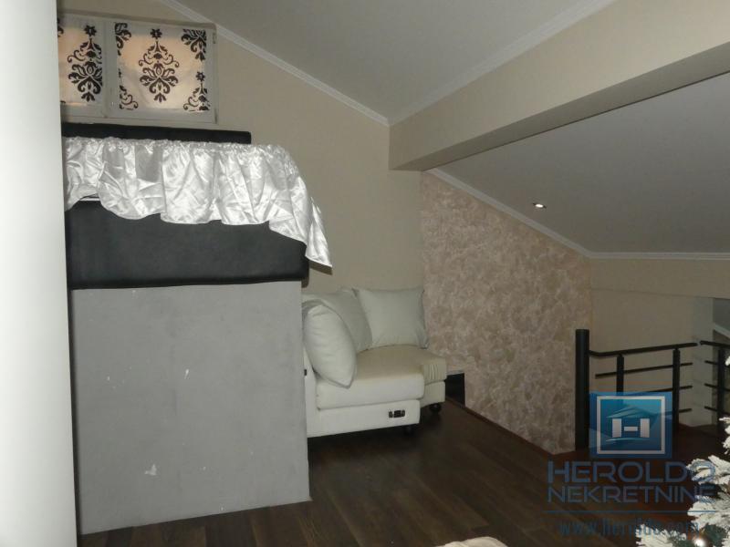 Lux stan sa galerijom, Akva park 30