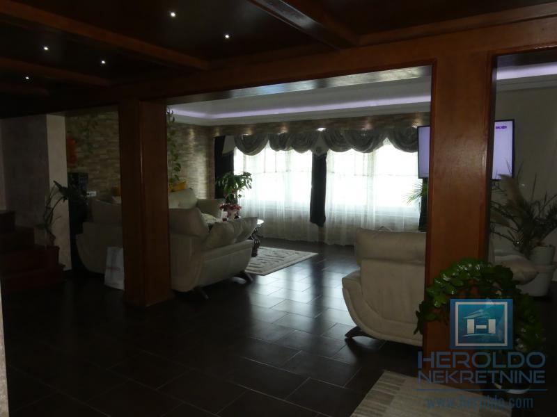 Lux stan sa galerijom, Akva park 6