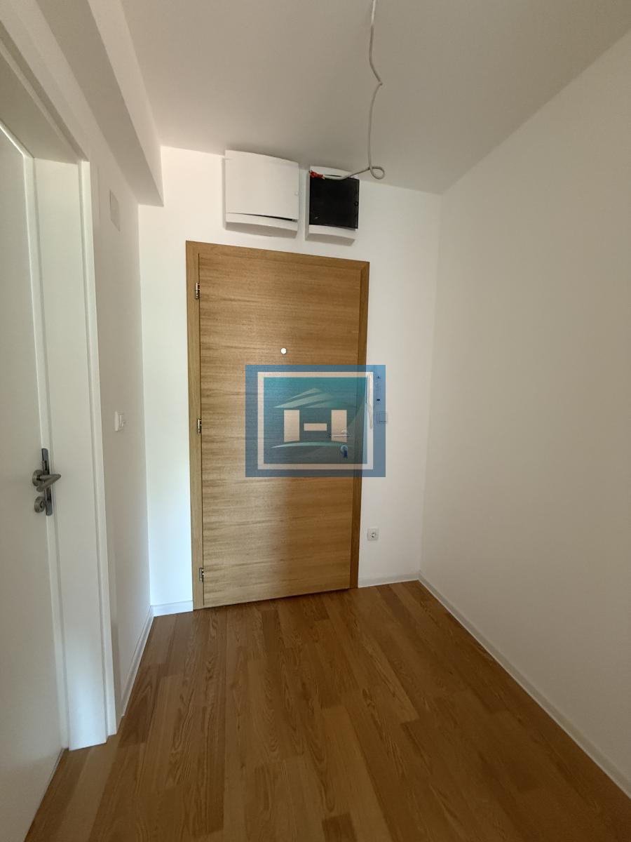 NA PRODAJU – Stan u novogradnji, idealan za život ili investiciju! 10