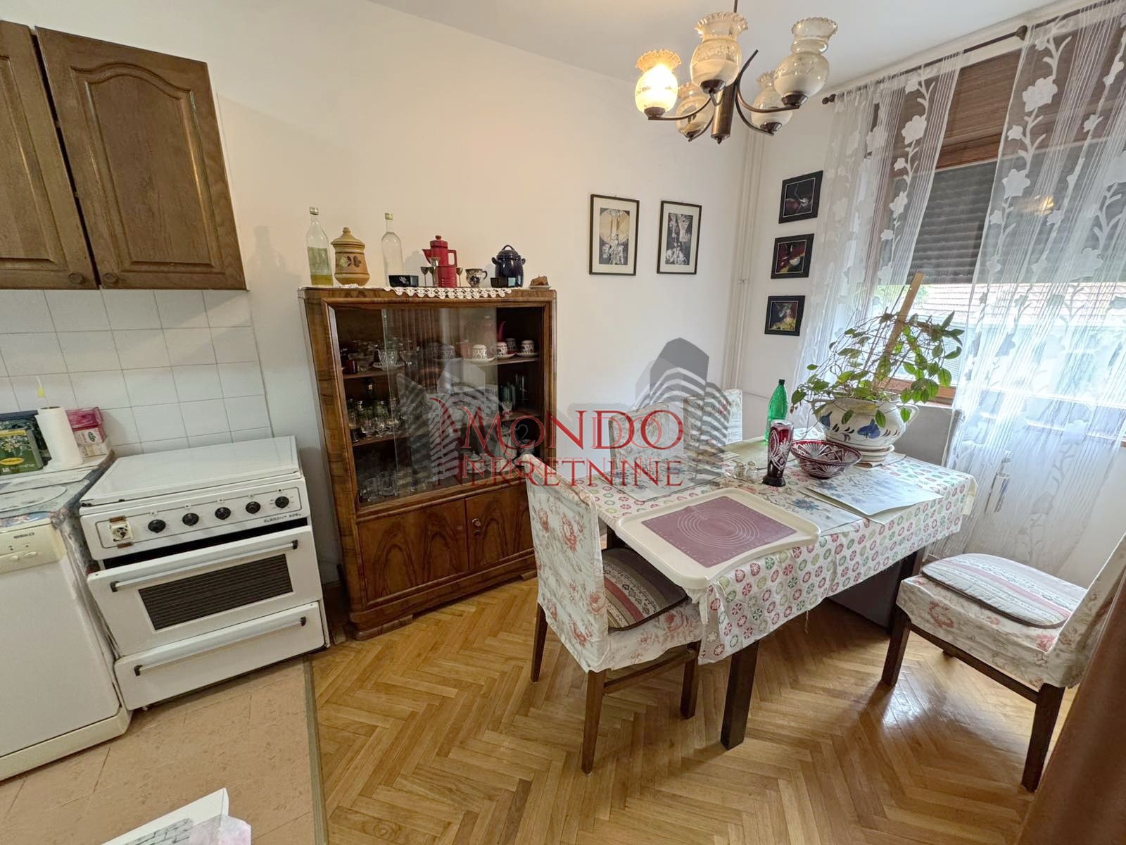 Trosoban stan kod Palilulkse pijace, Episkopska ulica  5