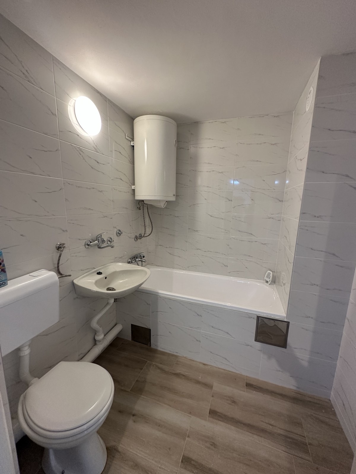 Prodajem stan u Sremcici Tomasa Edisona 5