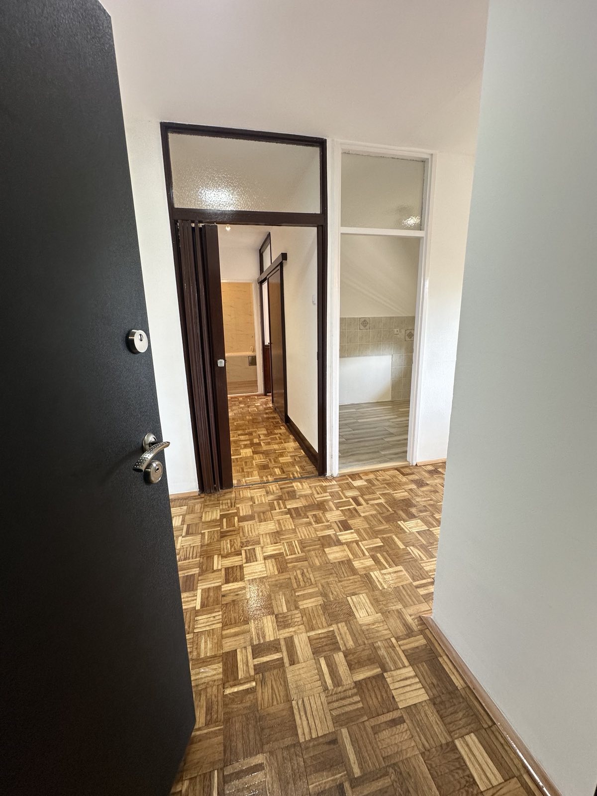 Prodajem stan u Sremcici Tomasa Edisona 1