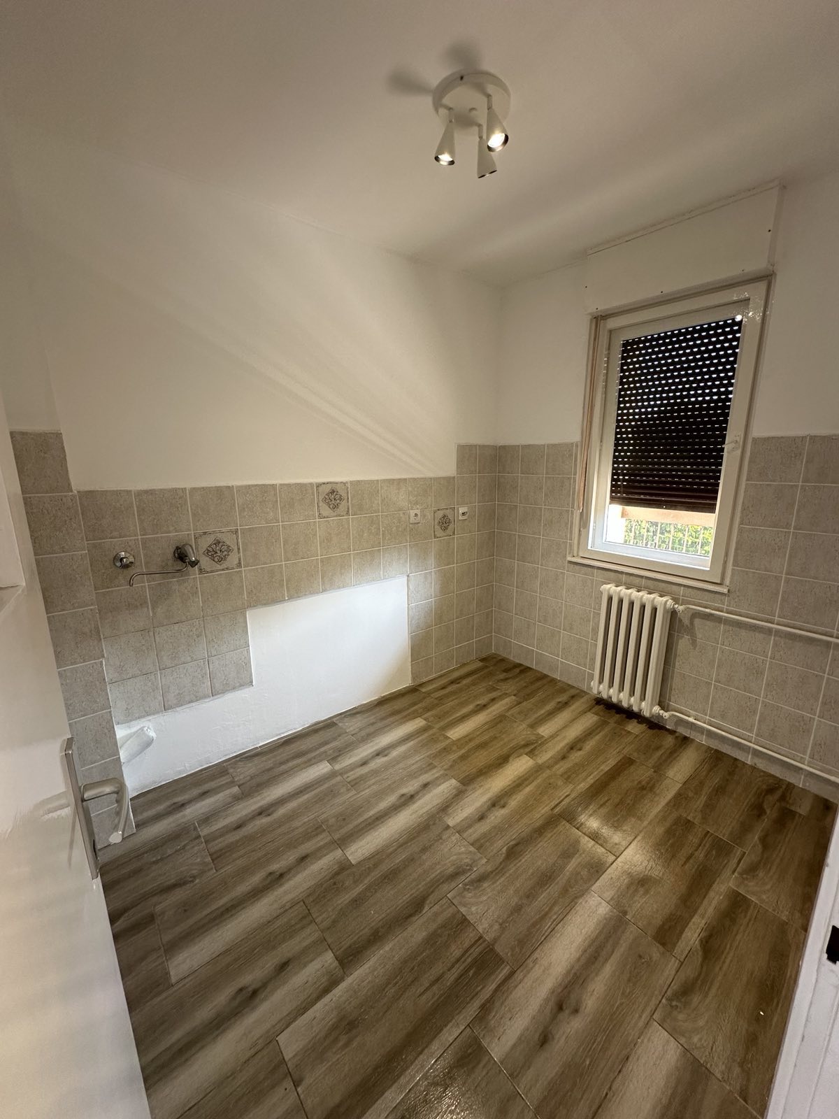 Prodajem stan u Sremcici Tomasa Edisona 3