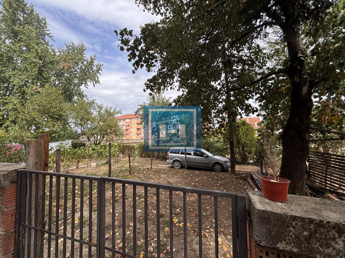 Izdaje se komforan stan -200e 10