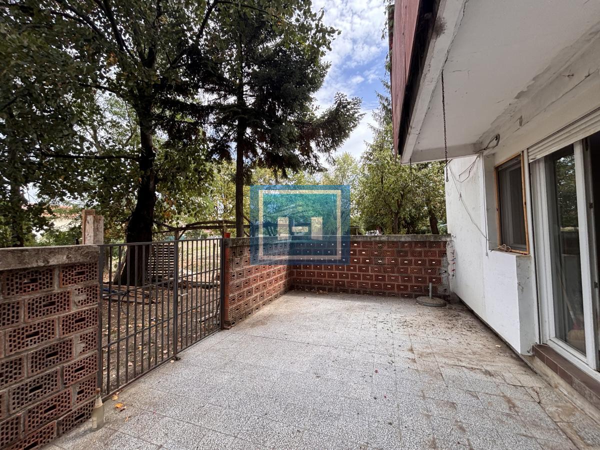 Izdaje se komforan stan -200e 11