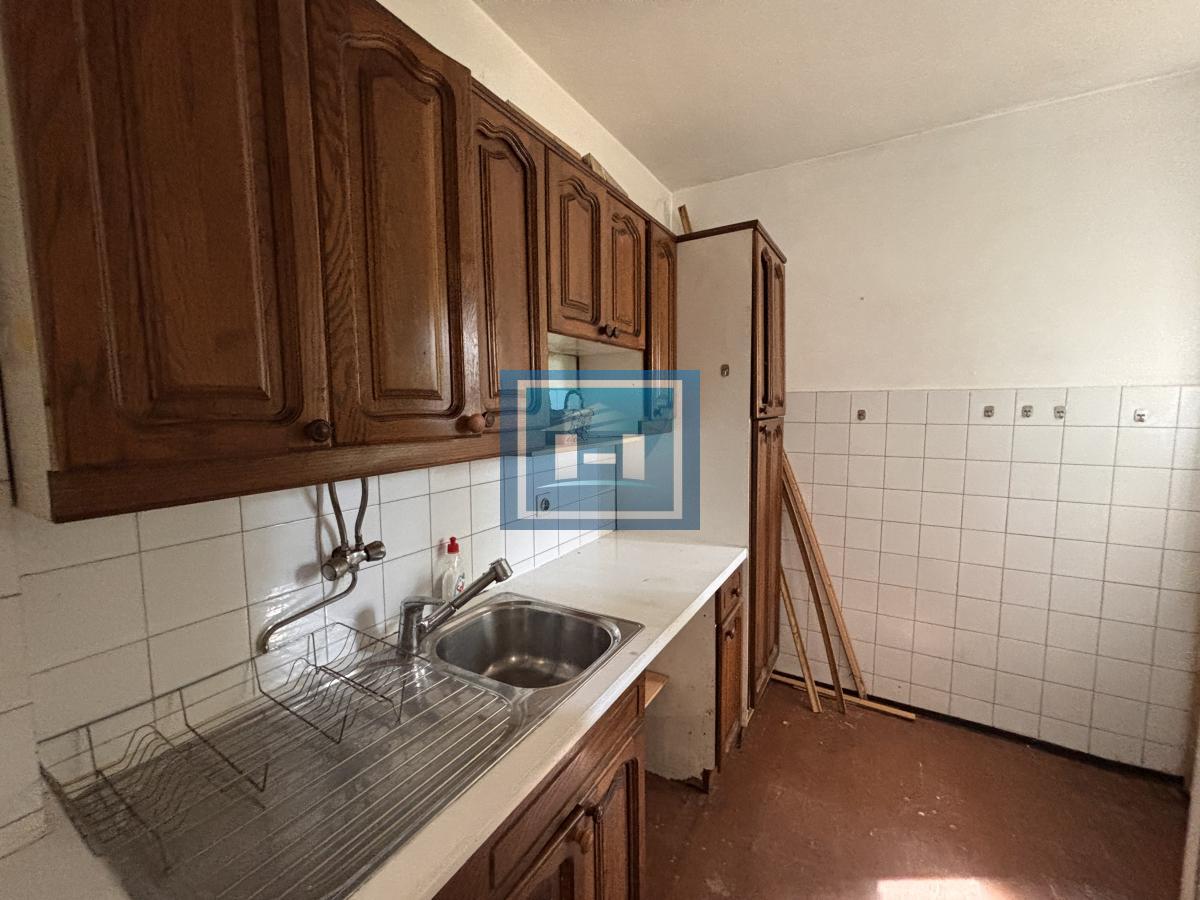 Izdaje se komforan stan -200e 12
