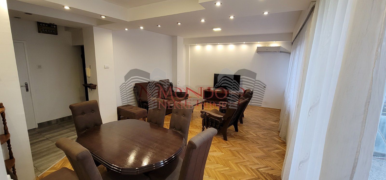 Trosoban stan u centru, cg, šesti sprat, Niš 2