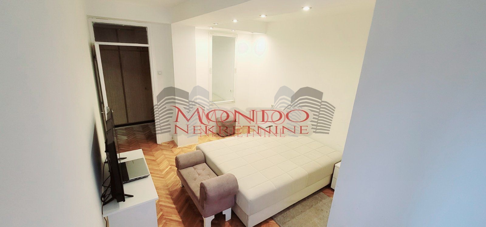 Trosoban stan u centru, cg, šesti sprat, Niš 4