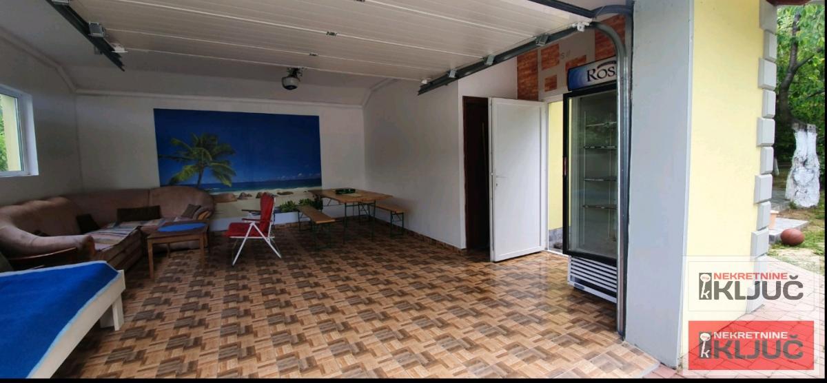 BANSTOL IZDAJE SE VIKENDICA 12