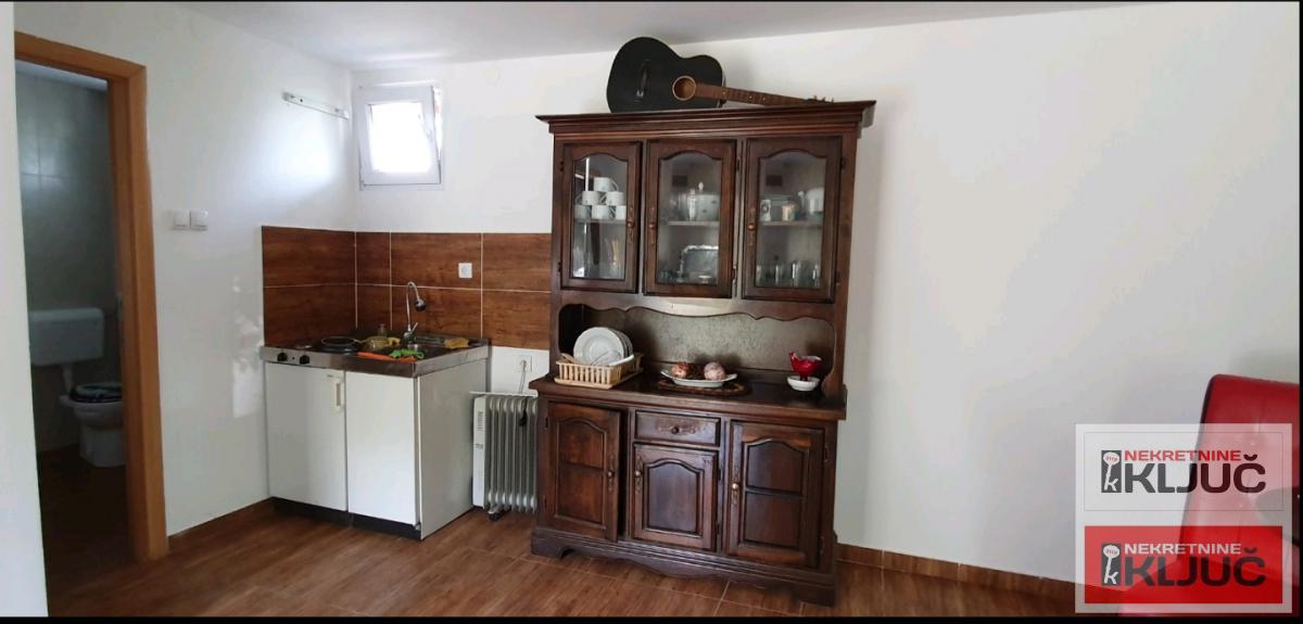 BANSTOL IZDAJE SE VIKENDICA 20