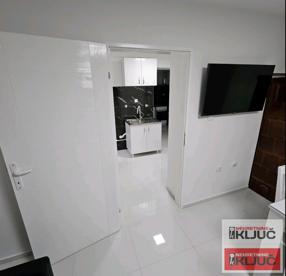 TELEP IZDAJE SE DVOSOBAN MODERNO OPREMLJEN STAN 7