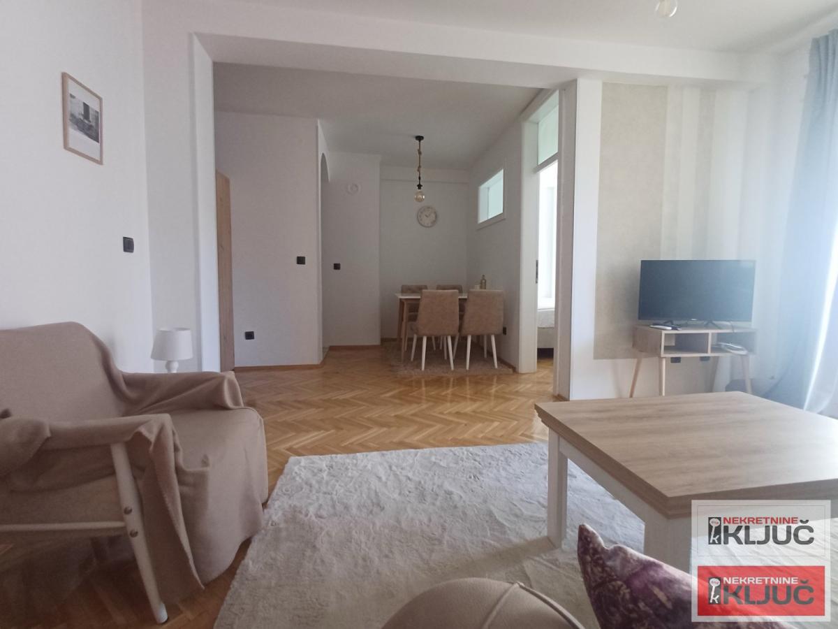 BULEVAR OSLOBOĐENJA IZDAJE SE DVOSOBAN NAMEŠTEN STAN 8