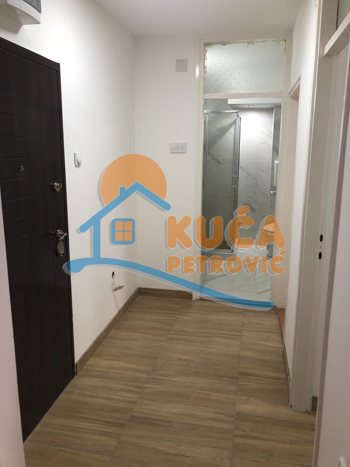 Lokal, 45 m2, Crveni Pevac, Bulevar dr Zorana ID: i-014845 8