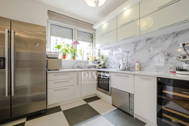 Izdajemo lux 4 0 stan sa garažom  Blok 19a  139m2 3