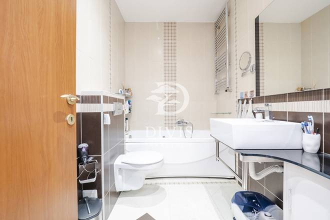 Izdajemo lux 4 0 stan sa garažom  Blok 19a  139m2 4