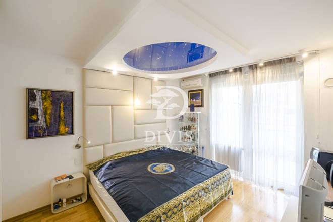 Izdajemo lux 4 0 stan sa garažom  Blok 19a  139m2 5