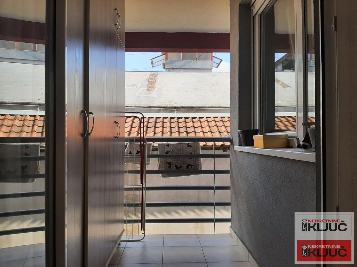 PODBARA IZDAJE SE DVOSOBAN NAMEŠTEN STAN 10