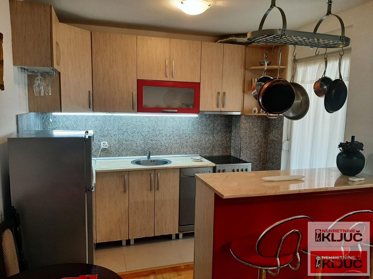 PODBARA IZDAJE SE DVOSOBAN NAMEŠTEN STAN 4