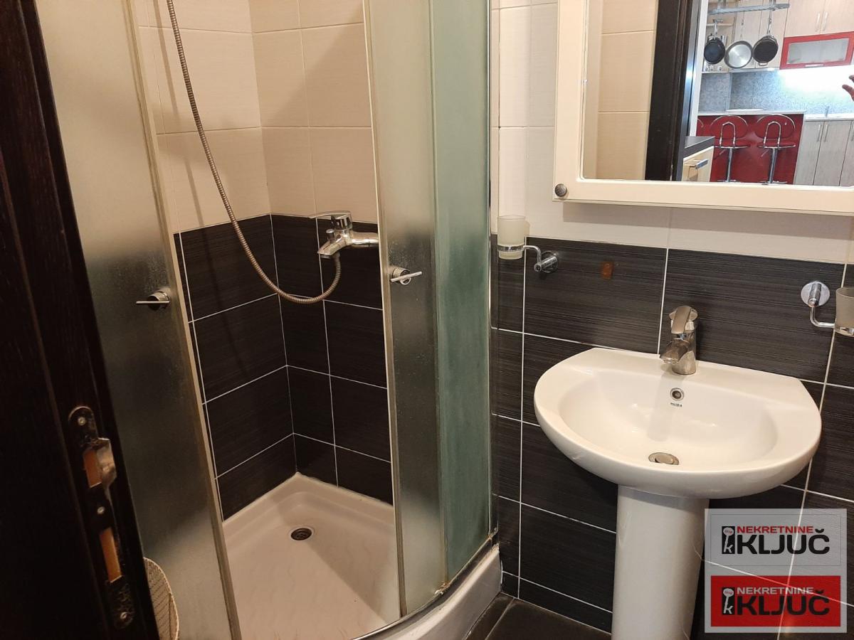 PODBARA IZDAJE SE DVOSOBAN NAMEŠTEN STAN 9