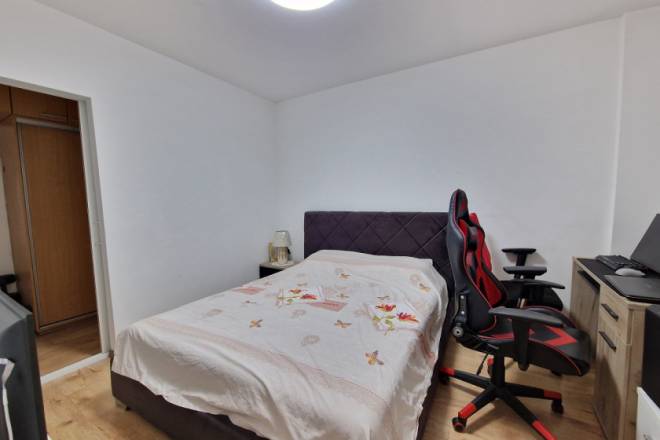 Renoviran  2 5 stan na Bežanijskoj kosi  69m2 4