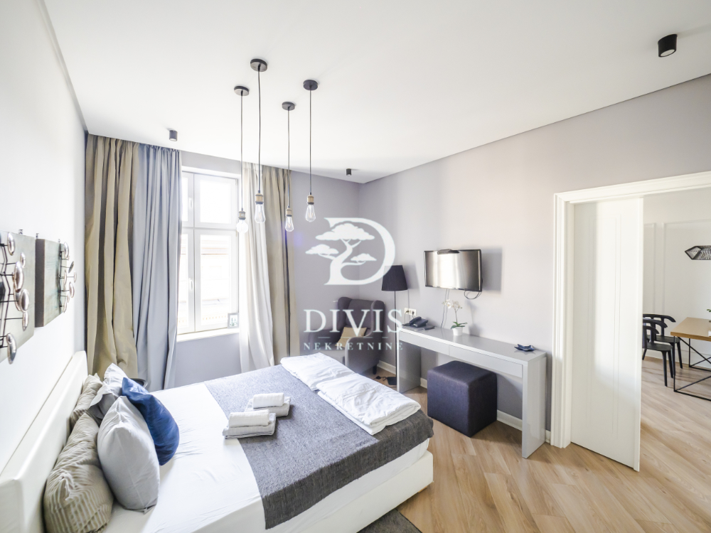 Trosoban stan u pešačkoj zoni  kod Knez Mihailove 4