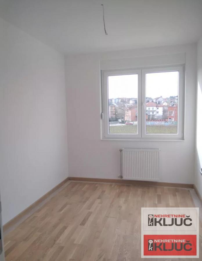 SREMSKA KAMENICA-MIŠELUK IZDAJE SE TROSOBAN DELIMIČNO OPREMLJEN STAN 10