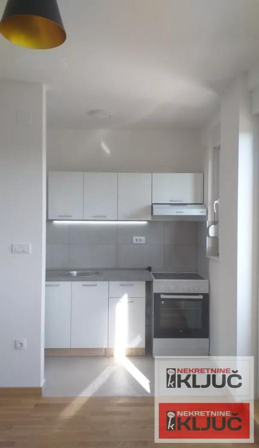 SREMSKA KAMENICA-MIŠELUK IZDAJE SE TROSOBAN DELIMIČNO OPREMLJEN STAN 2