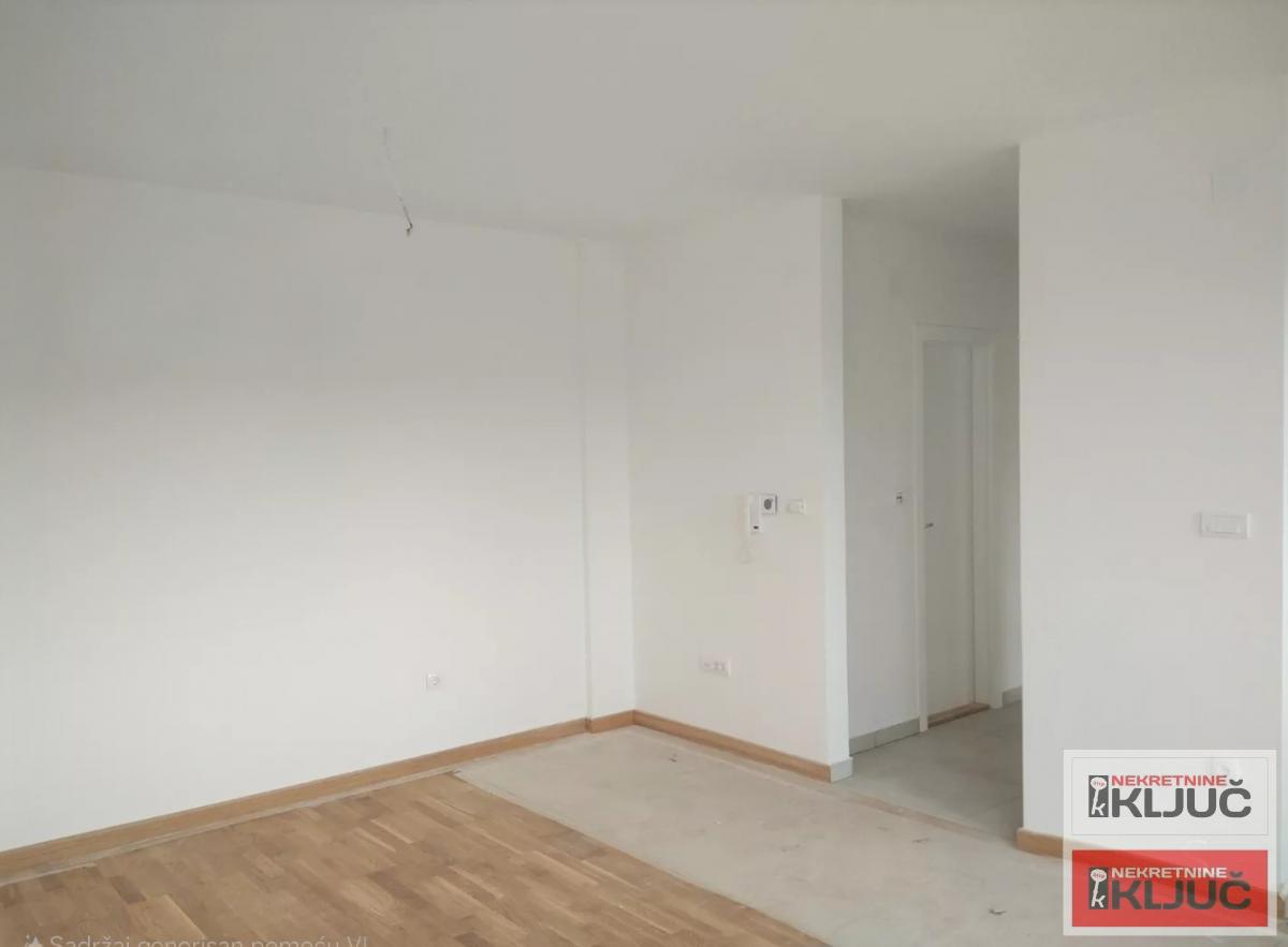 SREMSKA KAMENICA-MIŠELUK IZDAJE SE TROSOBAN DELIMIČNO OPREMLJEN STAN 6