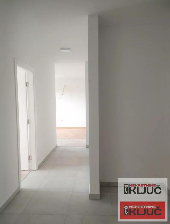 SREMSKA KAMENICA-MIŠELUK IZDAJE SE TROSOBAN DELIMIČNO OPREMLJEN STAN 8