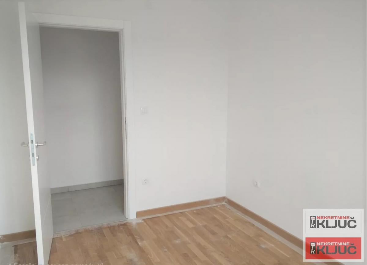 SREMSKA KAMENICA-MIŠELUK IZDAJE SE TROSOBAN DELIMIČNO OPREMLJEN STAN 9