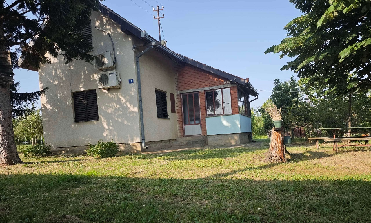 Vikendica sa pogledom na Srem Irig Krusedol 1