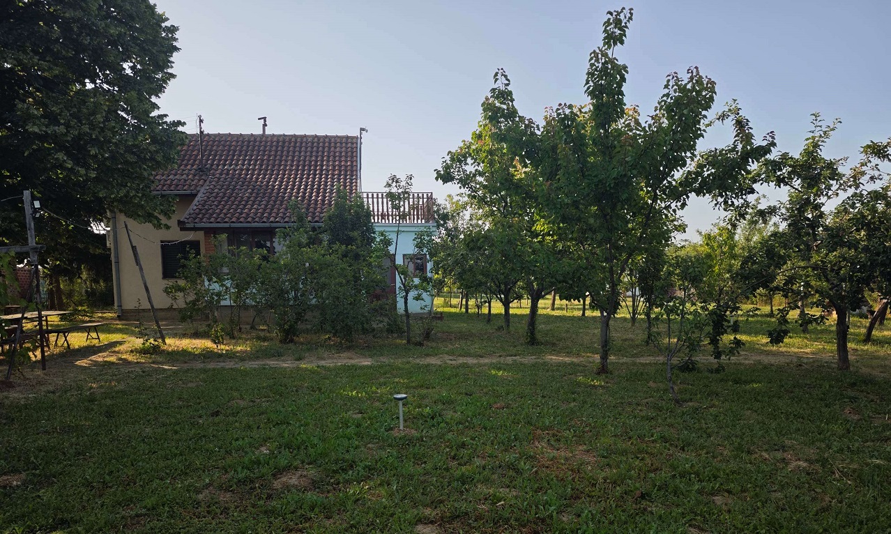 Vikendica sa pogledom na Srem Irig Krusedol 4