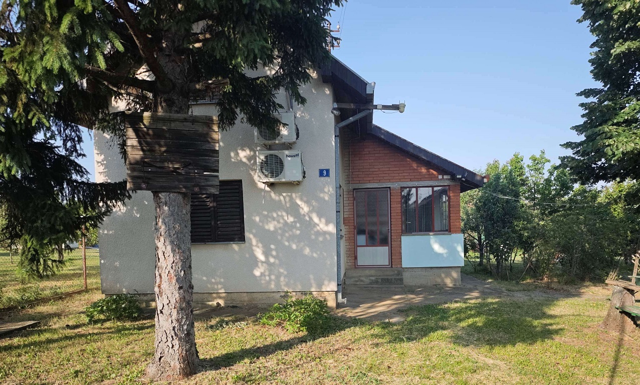 Vikendica sa pogledom na Srem Irig Krusedol 5