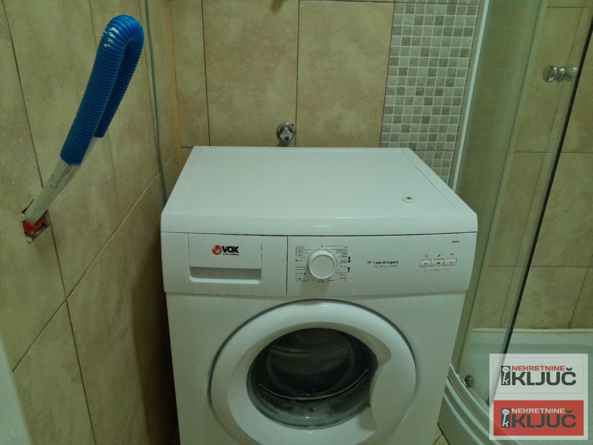 SALAJKA IZDAJE SE NAMEŠTENA GARSONJERA 11