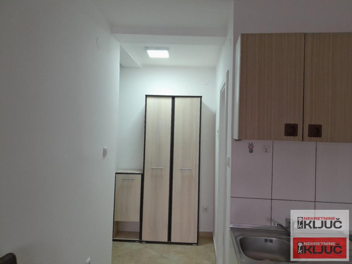 SALAJKA IZDAJE SE NAMEŠTENA GARSONJERA 6