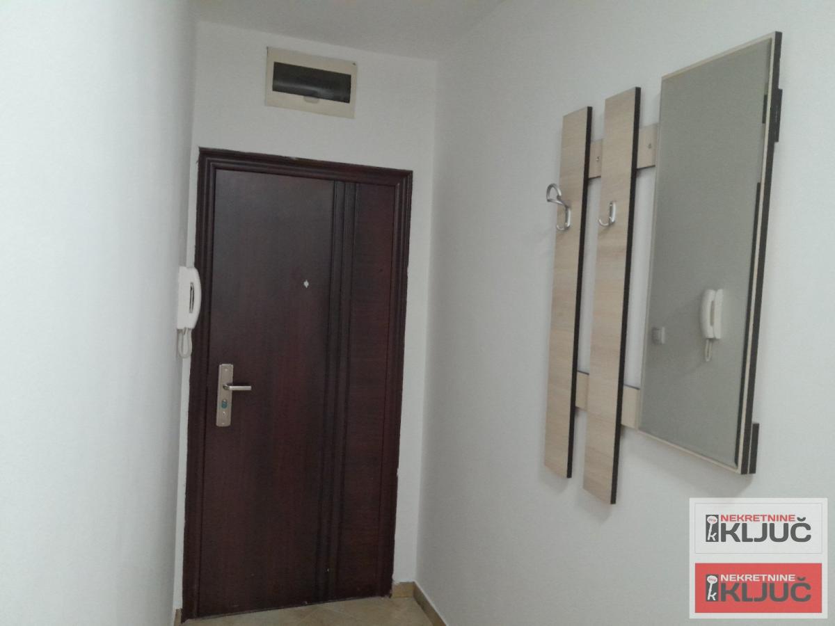 SALAJKA IZDAJE SE NAMEŠTENA GARSONJERA 8