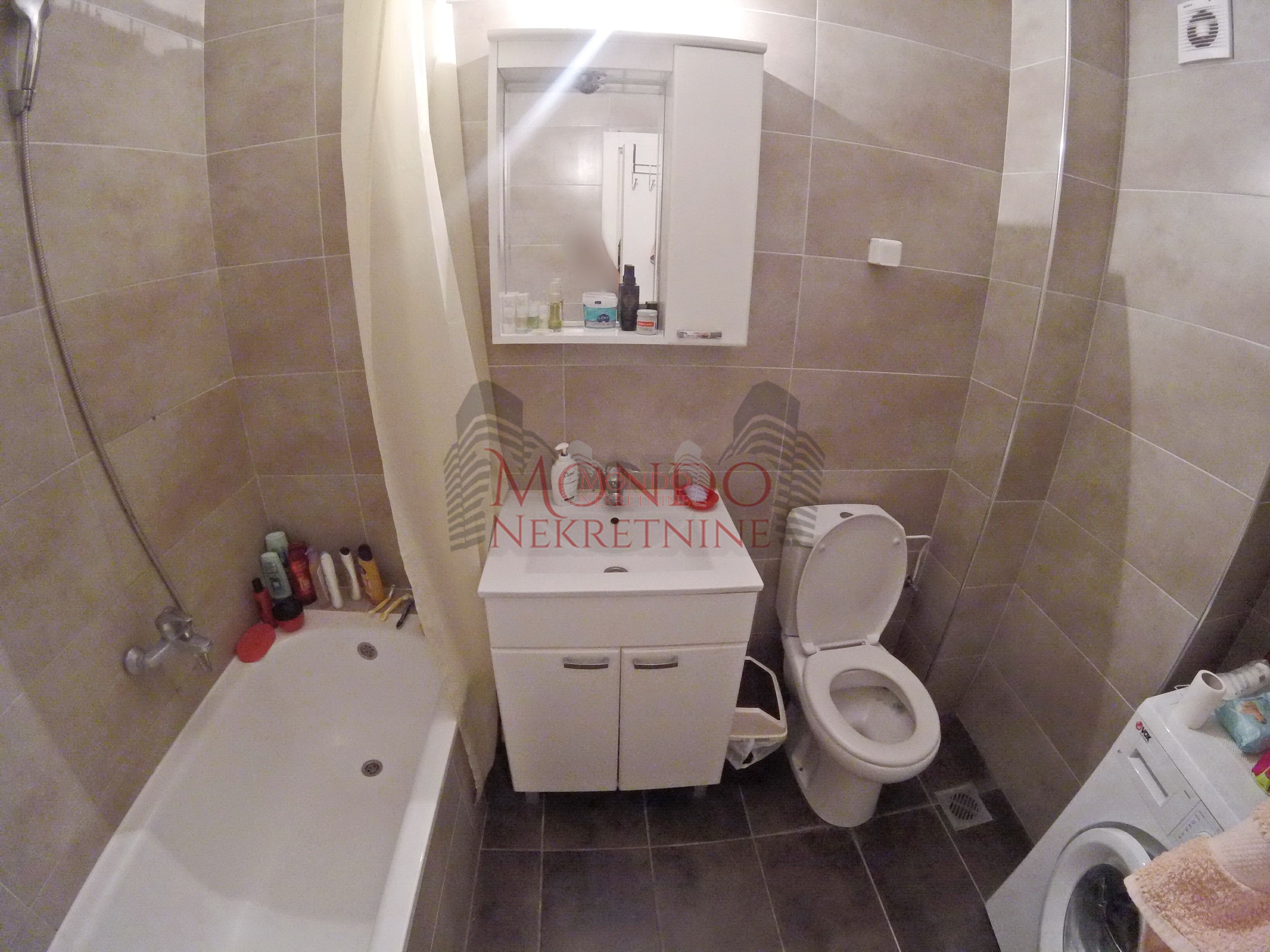 Izdaje se jednoiposoban stan na keju kod Tvrdjave u novoj zgradi! 9