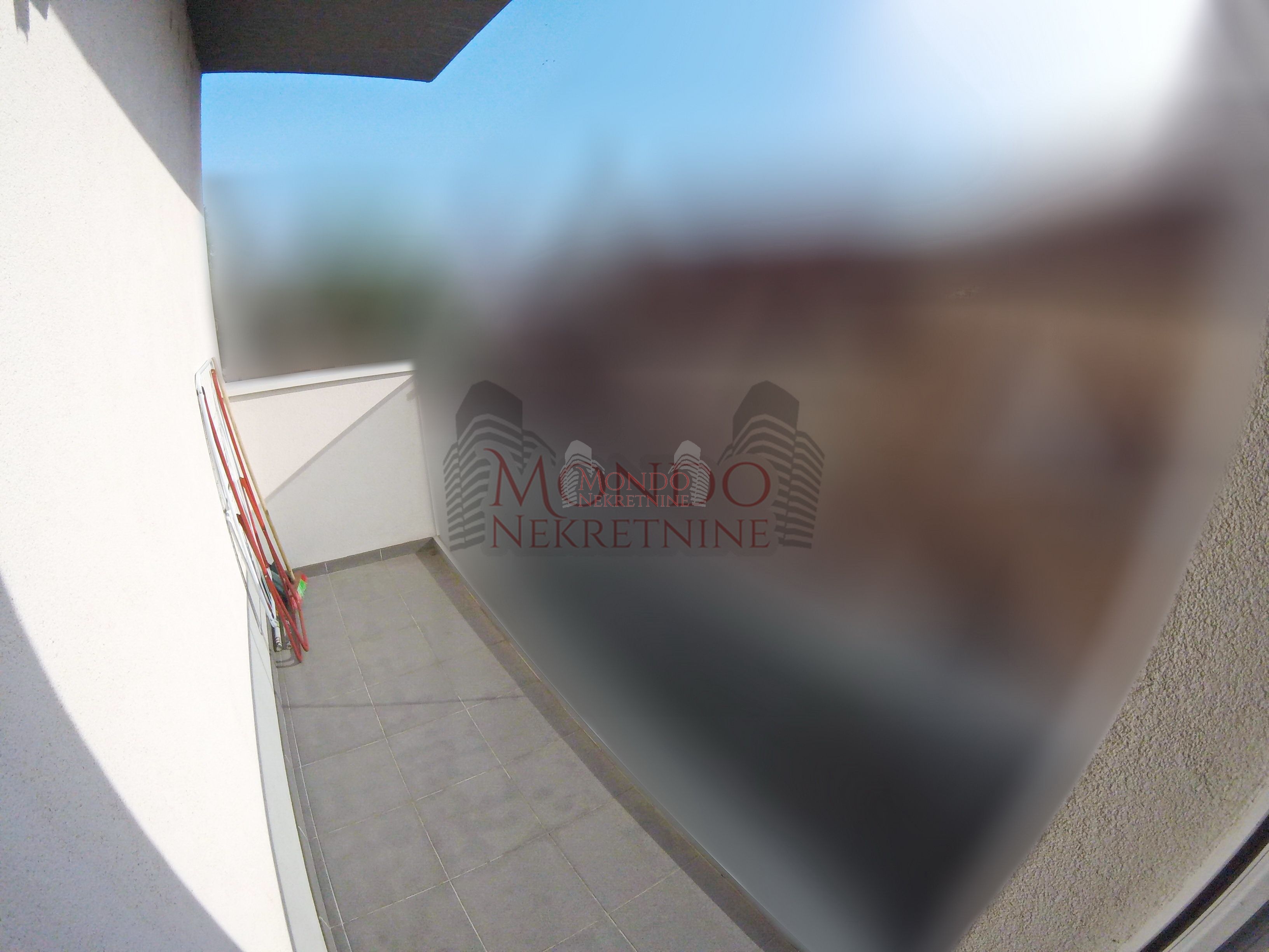 Izdaje se jednoiposoban stan na keju kod Tvrdjave u novoj zgradi! 10