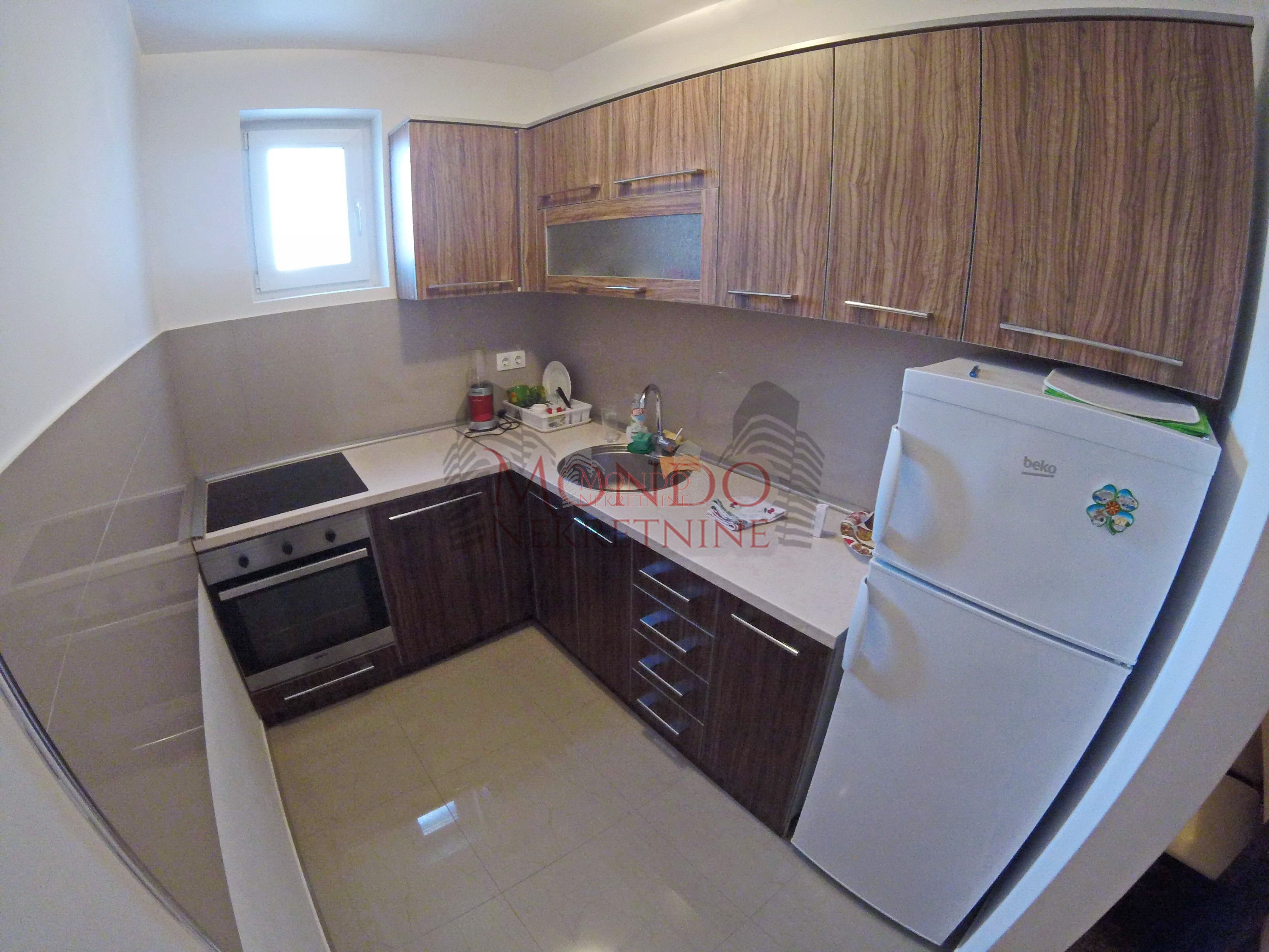 Izdaje se jednoiposoban stan na keju kod Tvrdjave u novoj zgradi! 5