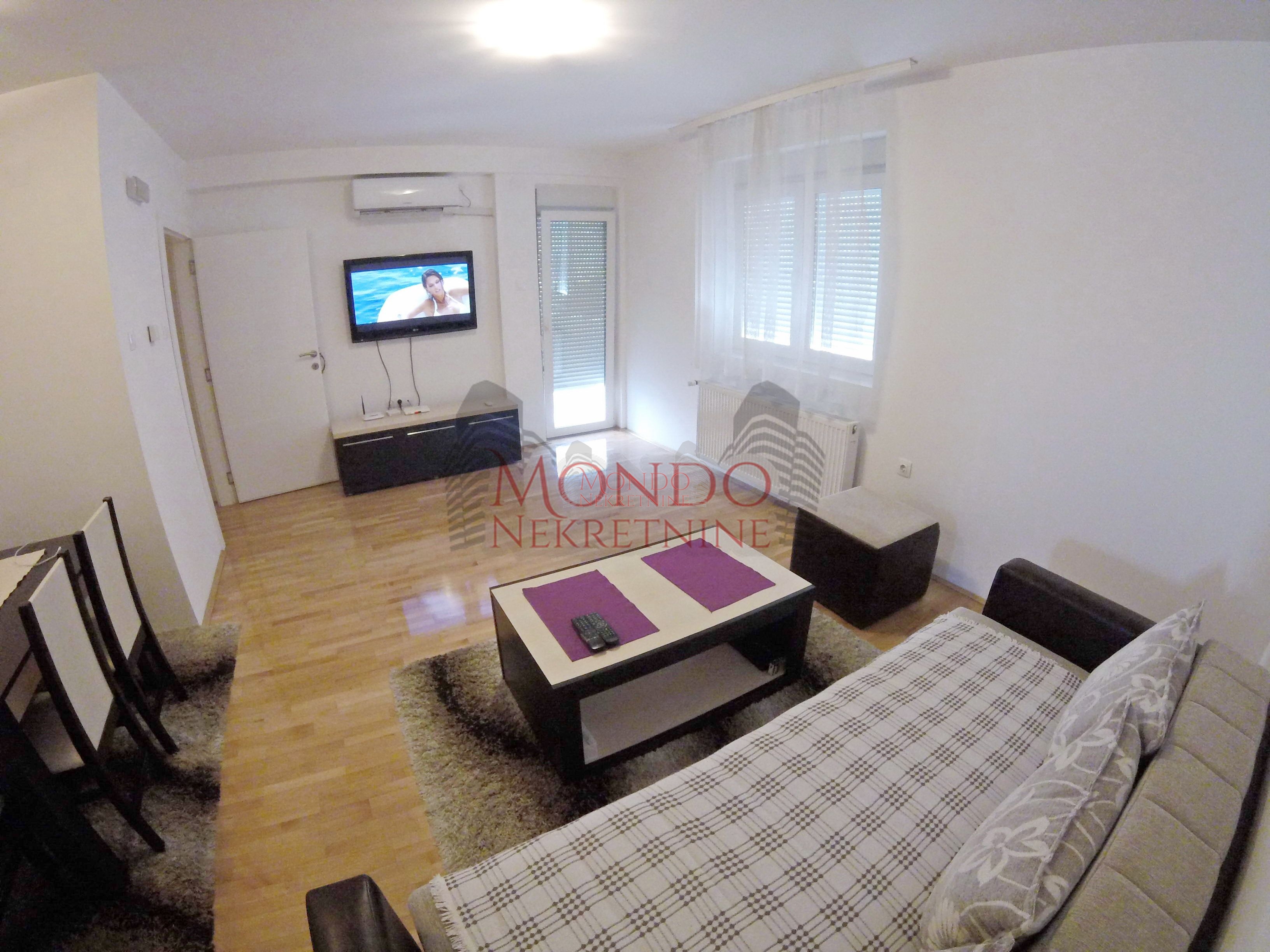 Izdaje se jednoiposoban stan na keju kod Tvrdjave u novoj zgradi! 3