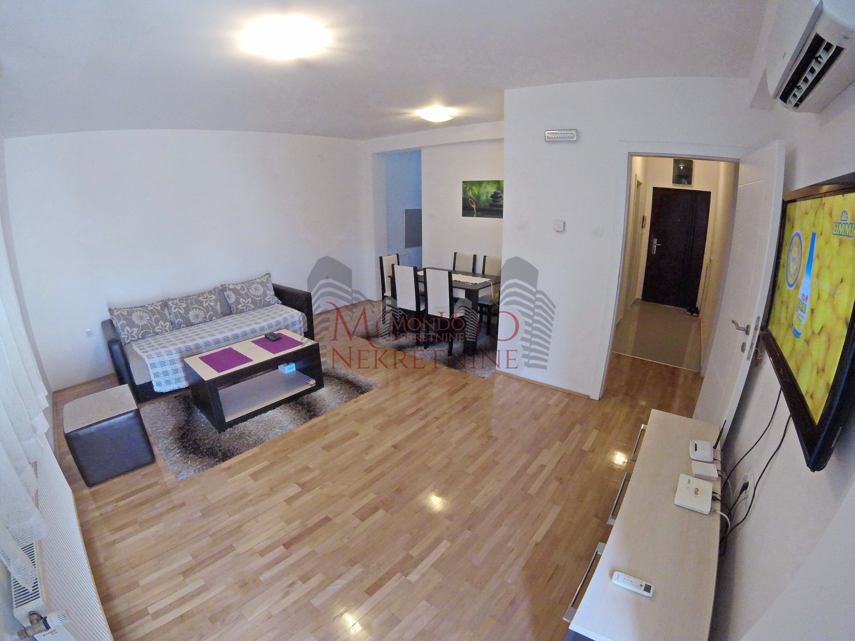 Izdaje se jednoiposoban stan na keju kod Tvrdjave u novoj zgradi! 1